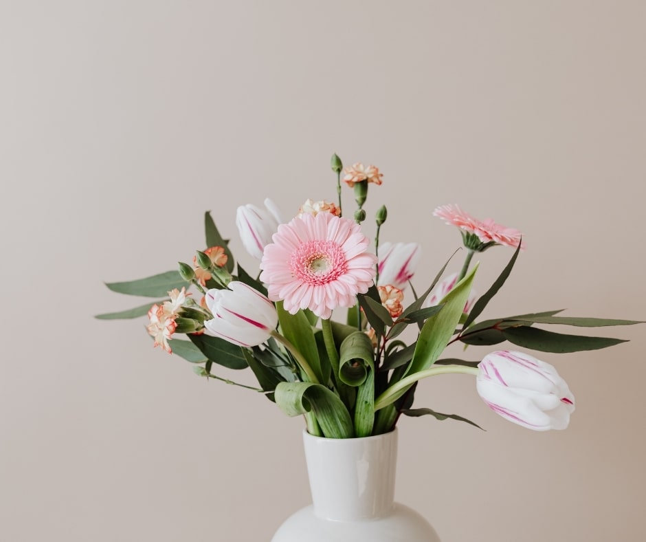 a flower vase before background removal