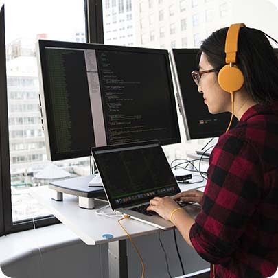 Hire remote javascript developers for entertainment