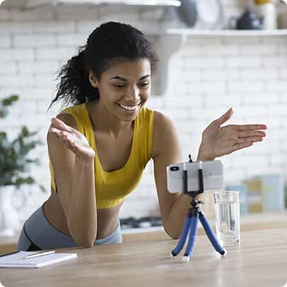 Real-Time Chat With Trainers service offered by RIseup Labs