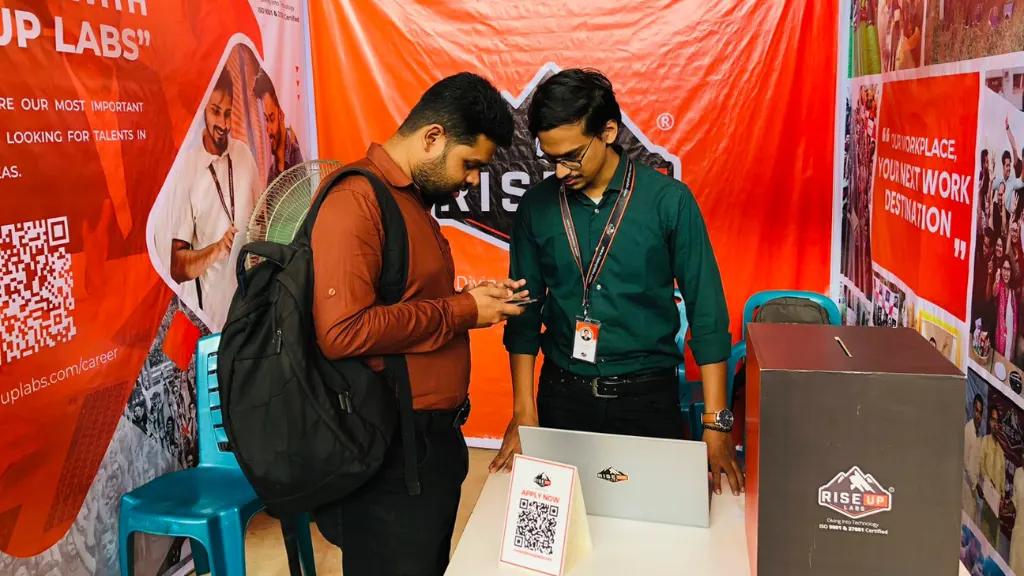DIU Students at Riseup Labs Career Booth