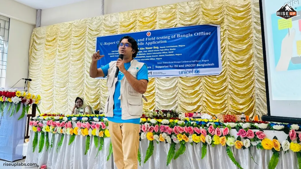 UNICEF Bangladesh Representative briefing about the U-Report App in Magura