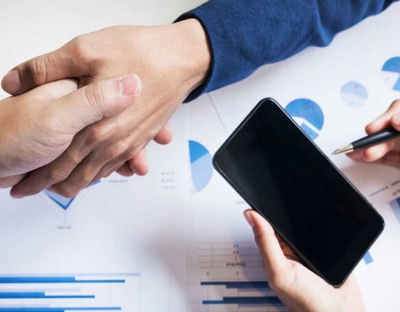 Key Differences: Sourcing vs. Outsourcing