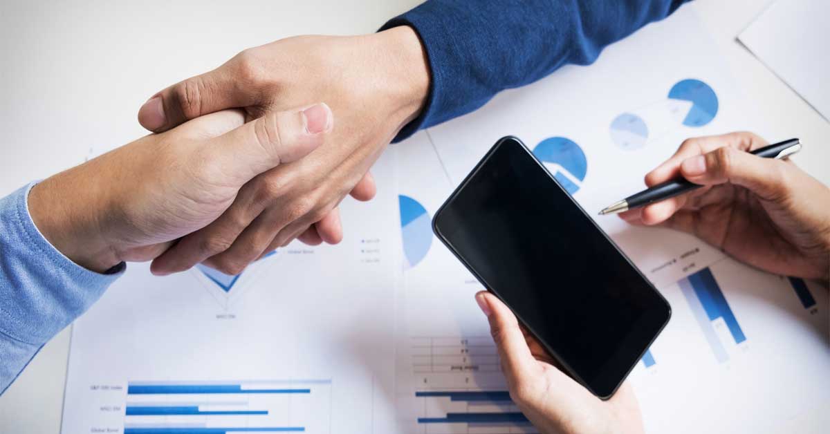 Key Differences: Sourcing vs. Outsourcing