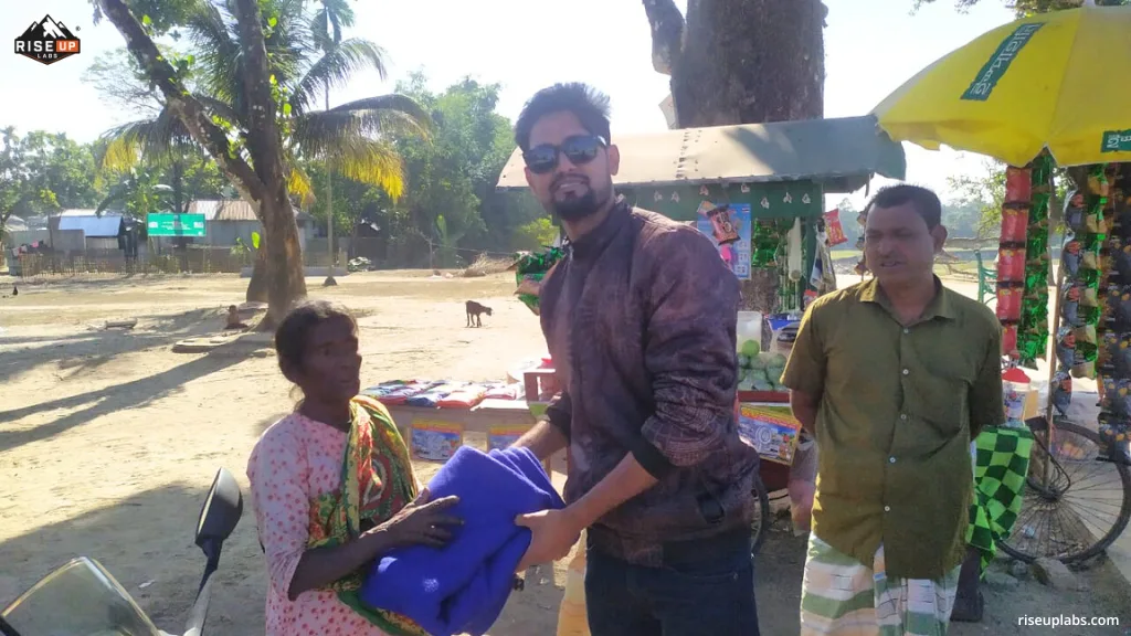 Image of Riseup Labs distributing blankets in Rangpur