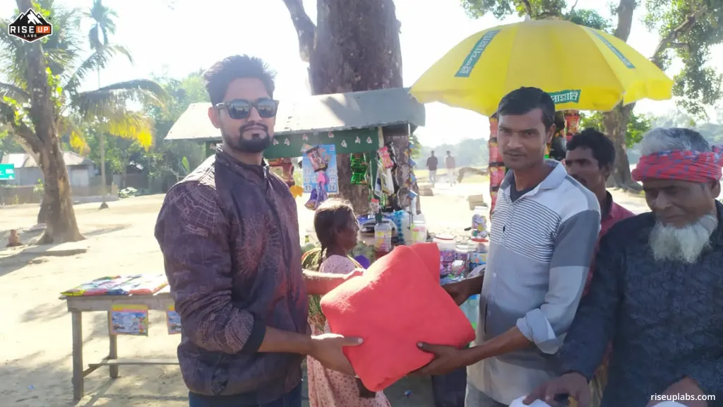 Image of Riseup Labs distributing blankets