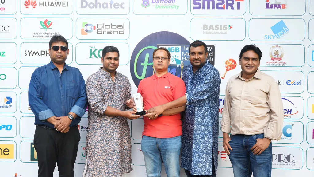 Image of Riseup Labs Receiving a Crest from Technology Media Guild Bangladesh (TMGB)