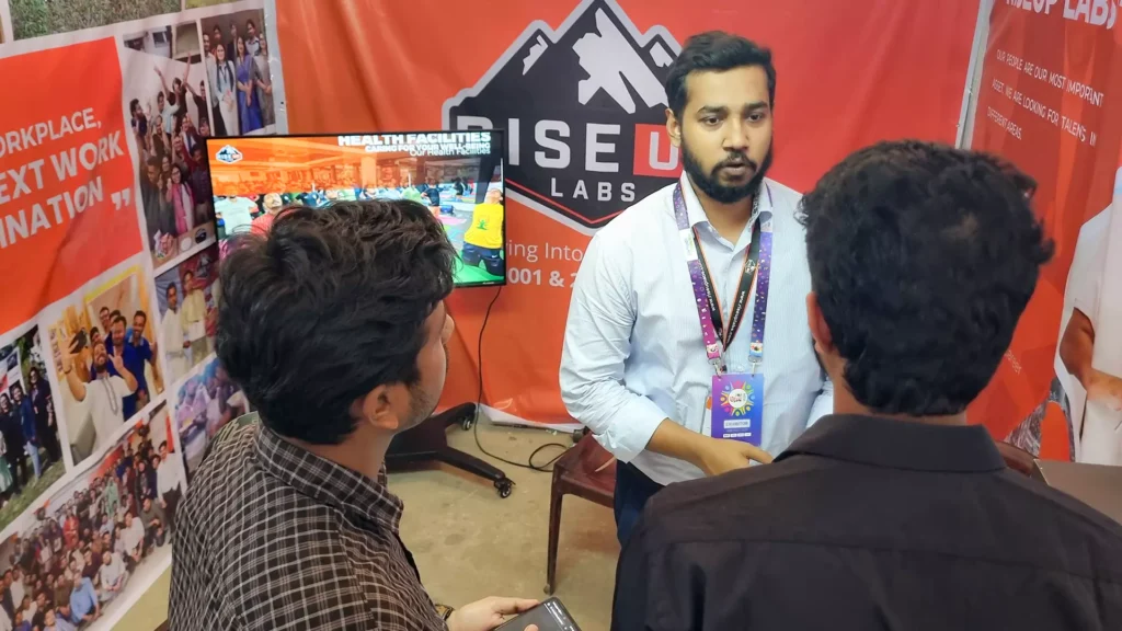 Riseup Labs Inspires Job Seekers at the Daffodil International University Job Utshob 2024 Meeting Students